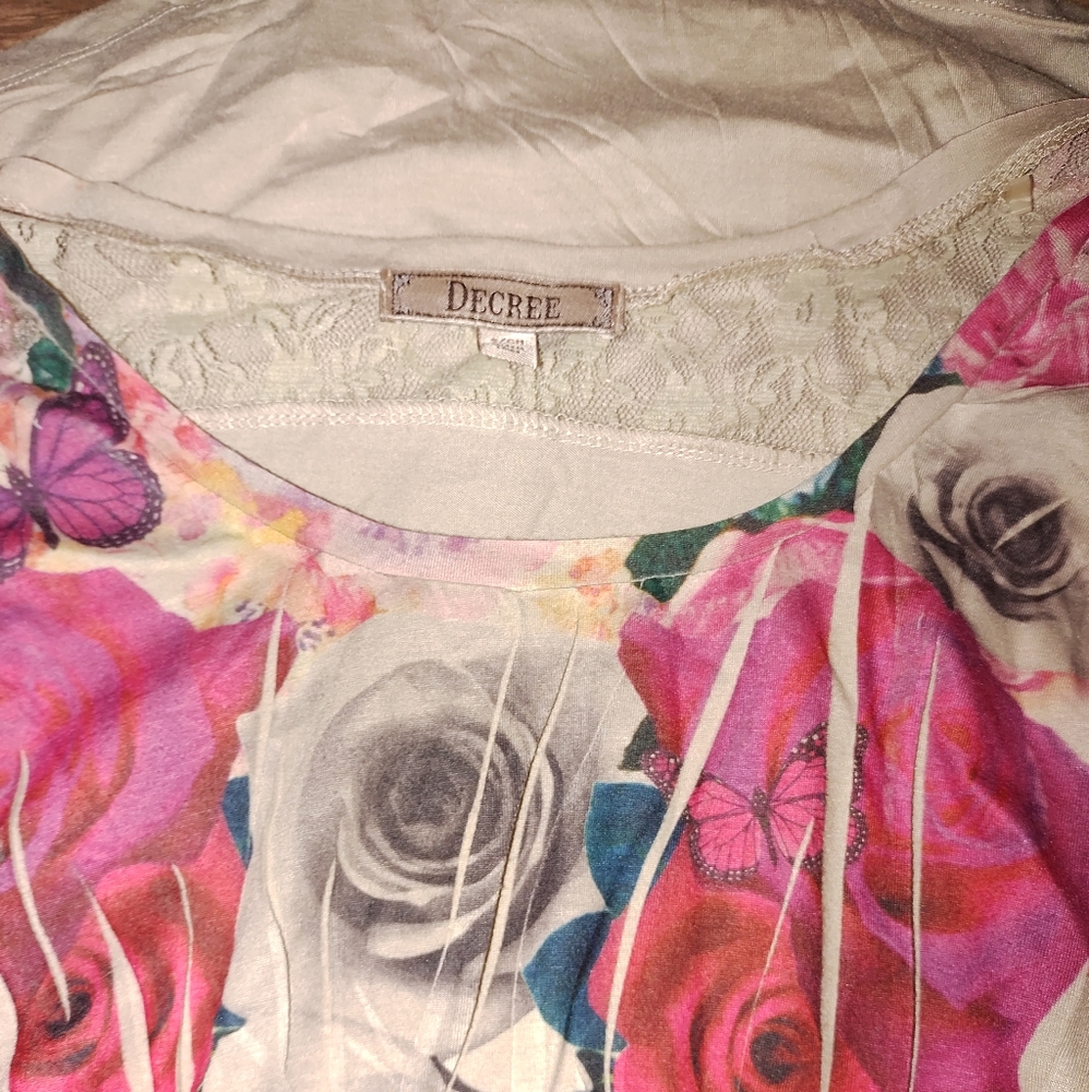(S) Decree Roses with Lace Top - Picture 3 of 3